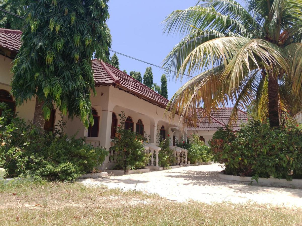 H & H Bungalows Nungwi Bagian luar foto