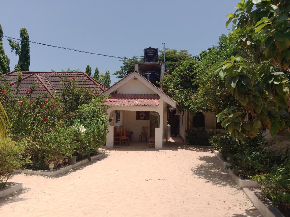 H & H Bungalows Nungwi Bagian luar foto