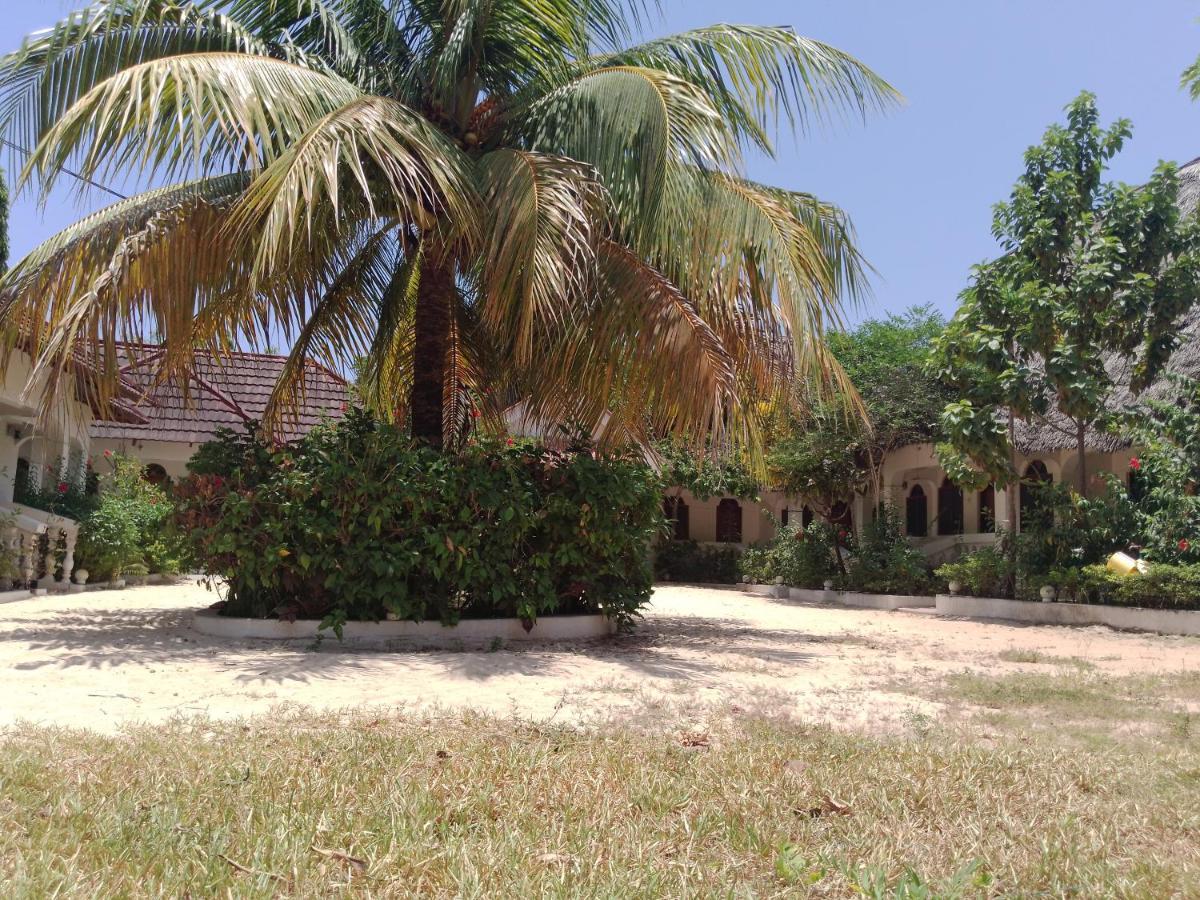 H & H Bungalows Nungwi Bagian luar foto