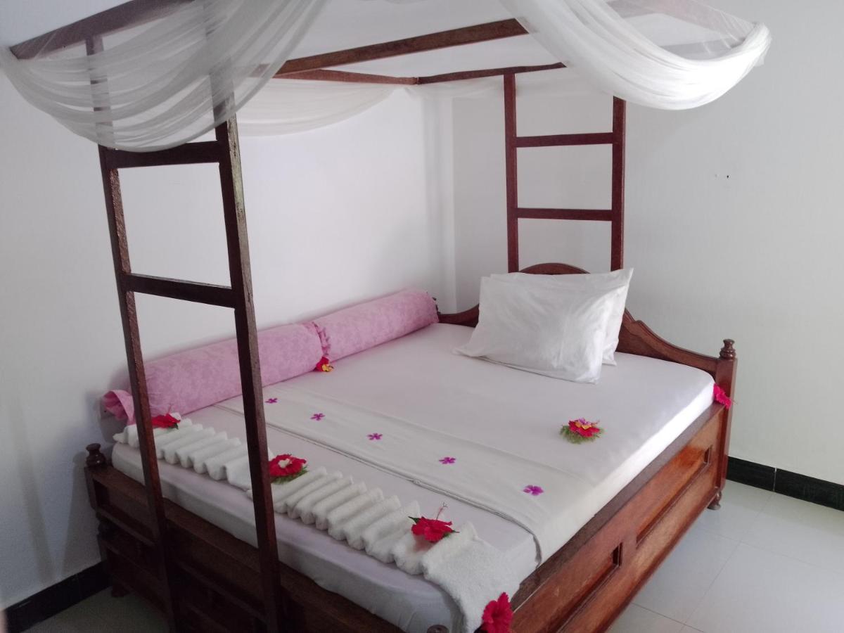 H & H Bungalows Nungwi Bagian luar foto