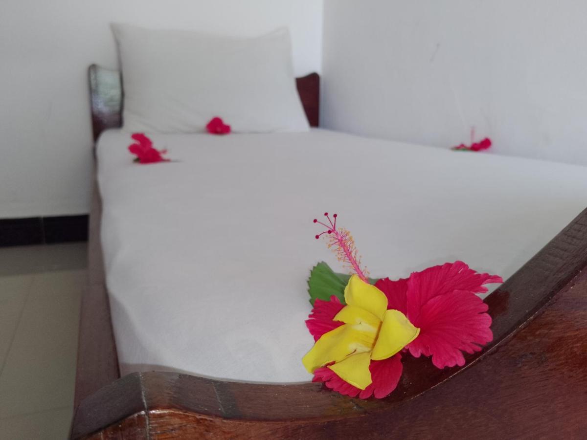 H & H Bungalows Nungwi Bagian luar foto