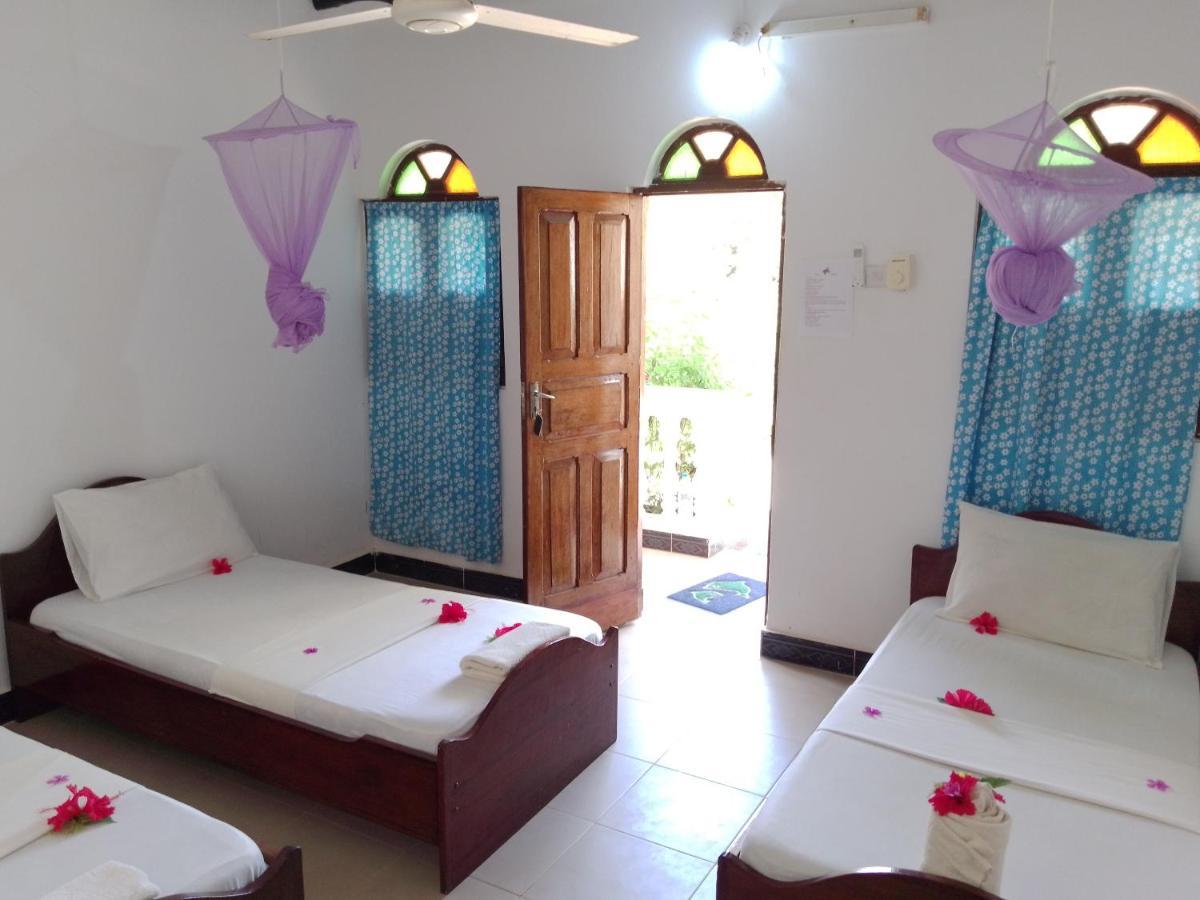 H & H Bungalows Nungwi Bagian luar foto
