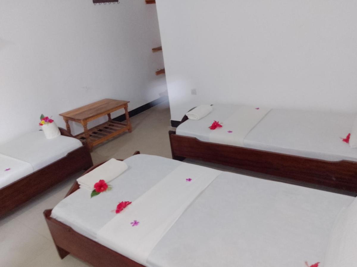 H & H Bungalows Nungwi Bagian luar foto
